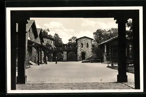 AK Saalburg i. Ts, Römer Kastell, Blick v. d. Exerzierhalle