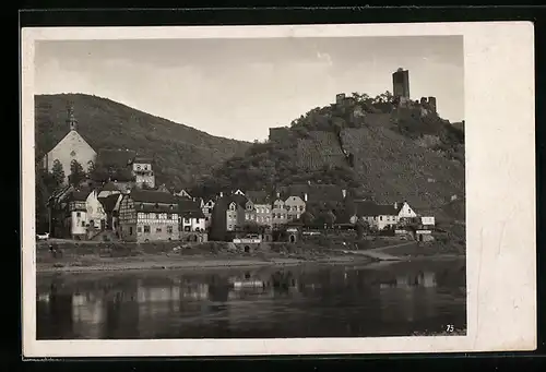 AK Beilstein an der Mosel, Häuser am Moselufer mit Blick hinauf zur Burg