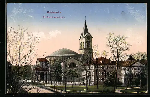 AK Karlsruhe i. B., auf dem Platz vor der St. Stephanskirche
