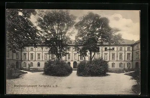 AK Karlsruhe i. B., vor dem Garnison-Lazarett