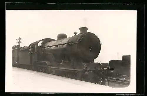 Foto-AK Lokomotive der englischen Eisenbahn mit Kennung 8817