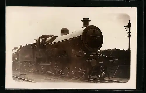 Foto-AK Englische Eisenbahn, Lokomotive mit Kennung 661