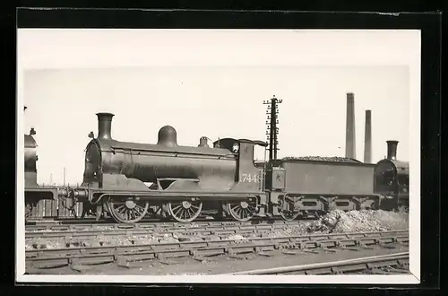 Foto-AK Lokomotive der englischen Eisenbahngesellschaft LMS und Kennung 17448