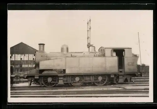 Foto-AK Lokomotive der englischen Eisenbahngesellschaft mit Kennung 153