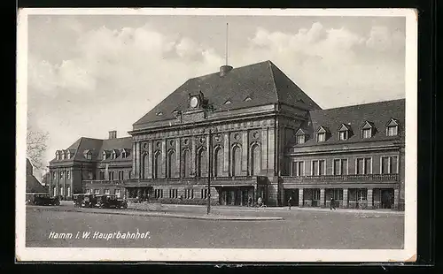 AK Hamm i. W., Hauptbahnhof mit Autodroschken, Strassenansicht