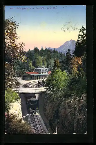 AK Brünigbahn an der Passhöhe mit Station im Hintergrund