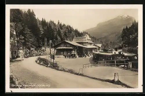 AK Brünig, Bahnhof mit haltendem Zug