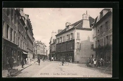 AK Mantes, La Rue Porte aux Saints