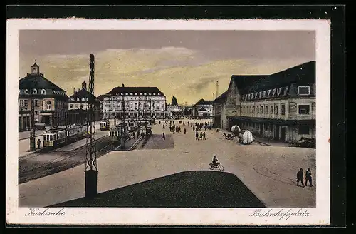 AK Karlsruhe, Bahnhofsplatz mit Strassenbahnen