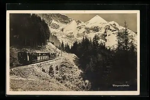 AK Die Wengernalpbahn fährt durch die Berge, Bergbahn