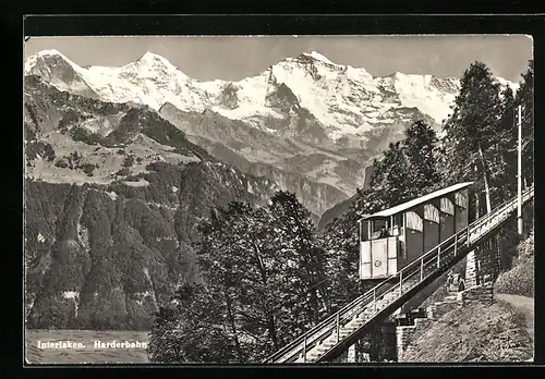 AK Interlaken, Harderbahn, Bergbahn vor Bergpanorama