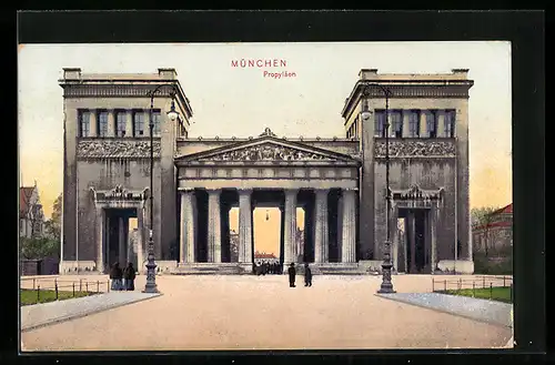 AK München, vor dem Propyläen