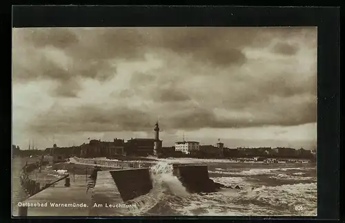 AK Ostseebad Warnemünde, am leuchtturm