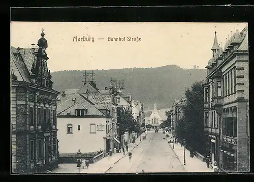 AK Marburg, Passanten in der Bahnhof-Strasse