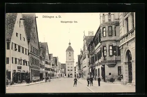 AK Dillingen a. D., Königstrasse mit Passanten