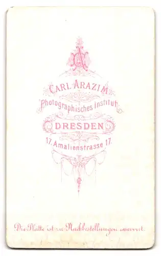 Fotografie Carl Arazim, Dresden, Amalienstrasse 17, Bürgerliche in dunklem Kleid mit Hochsteckfrisur