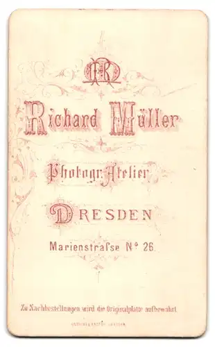 Fotografie Atelier Richard Müller, Dresden, Marien-Strasse 26, Junger Bürgerlicher in feinem Zwirn