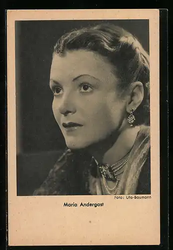 AK Schauspielerin Maria Andergast mit Ohrring