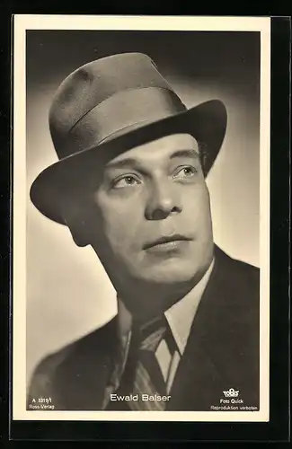 AK Schauspieler Ewald Balser mit Anzug und Hut
