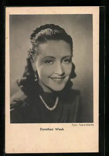 AK Schauspielerin Dorothea Wieck mit Perlenkette