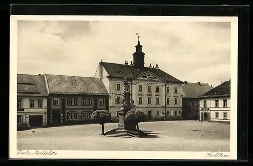 AK Dauba i. Bhm., Marktplatz mit Denkmal