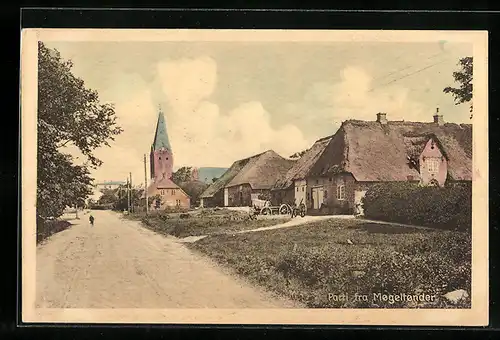 AK Mogeltonder, Strassenpartie mit Kirche
