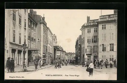 AK Pont-à-Mousson, Rue Victor-Hugo, Strassenpartie