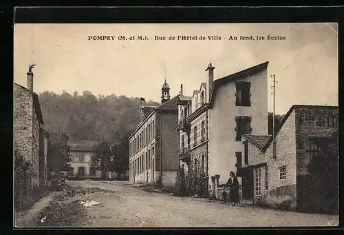 AK Pompey, Rue de l`Hôtel-de-Ville, Au fond, les Écoles