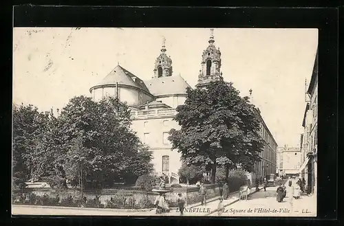 AK Lunéville, Le Square del`Hôtel-de-Ville