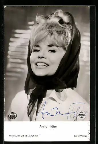 AK Schauspielerin Anita Höfer mit Kopftuch, mit original Autograph