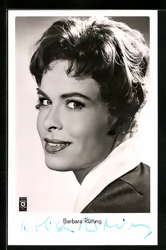 AK Schauspielerin Barbara Rütting mit Kurzhaarschnitt, mit original Autograph