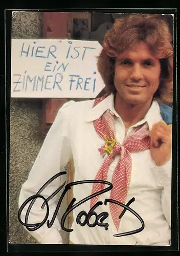 AK Musiker Chris Roberts mit Halstuch, Autograph