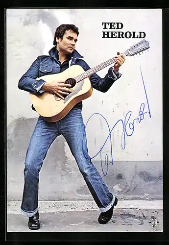 AK Musiker Ted Herold mit Akustikgitarre, Autograph