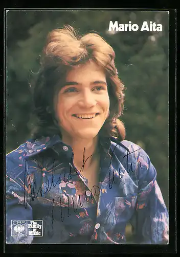 AK Musiker Mario Aita lächelnd, Autograph