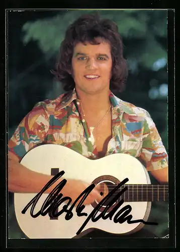 AK Musiker Martin Mann mit Gitarre, Autograph
