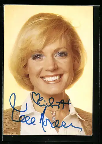 AK Musikerin Ulla Norden in die Kamera lächelnd, Autograph