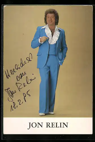 AK Musiker Jon Relin im blauen Anzug, Autograph