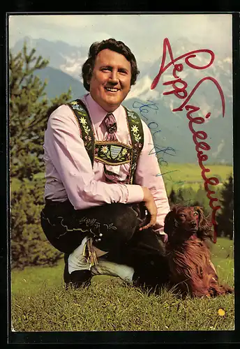AK Musiker Sepp Viellechner in Tracht und Hund posierend, Autograph