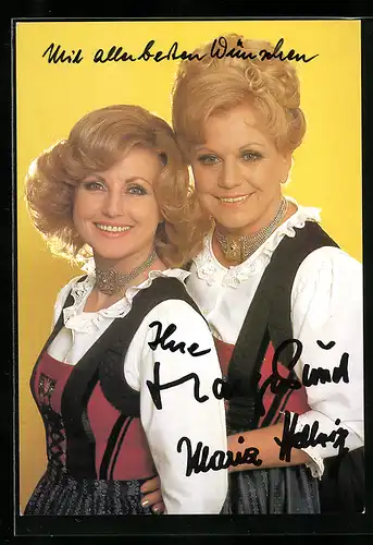 AK Musikerinnen Maria und Margot Hellwig in Tracht posierend, Autograph