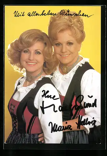 AK Musikerinnen Maria und Margot Hellwig in Tracht posierend, Autograph