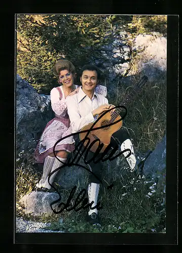 AK Musikerpaar Hans und Ellen Kollmannsberger in Tracht, Autograph