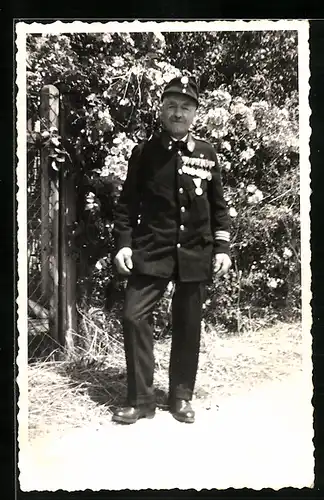 Foto-AK Österreichischer Soldat in Uniform mit Orden