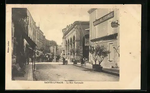 AK Sainte-Livrade, La Rue Nationale, Strassenpartie