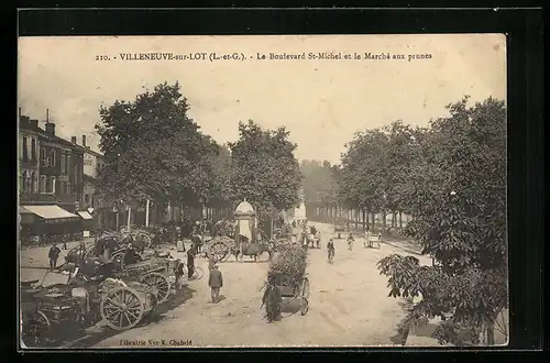 AK Villeneuve-sur-Lot, Le Boulevard St-Michel et le Marché aux prunes