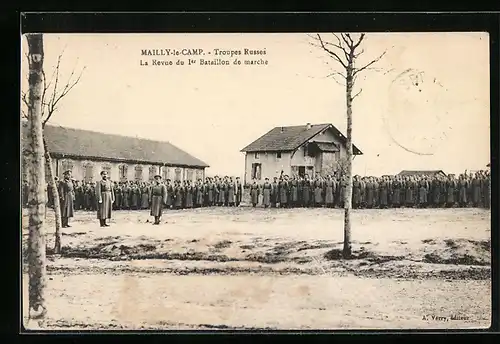 AK Mailly-le-Camp, Troupes Russes, La Revue du 1er Bataillon de marche