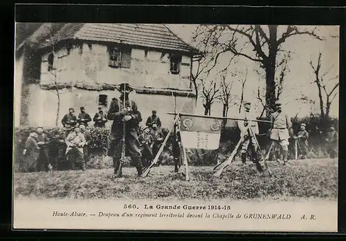 AK Drapeau d`un regiment territorial devant la Chapelle de Grunenwald