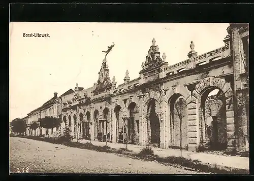 AK Brest-Litowsk, Strassenpartie an einem zerstörten Gebäude