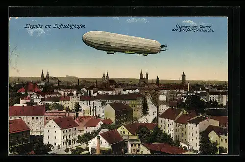 AK Liegnitz, Zeppelin über der Stadt gesehen vom Turm der Dreifaltigkeitskirche