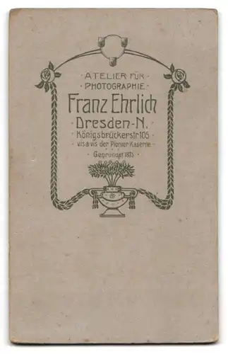 Fotografie Franz Ehrlich, Dresden-N., Königsbrückerstr. 105, Junger Herr im Anzug mit Fliege