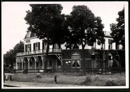 Fotografie Jos. Nuss, Eemnes, Ansicht Ede / Gelderland, Hotelgebäude